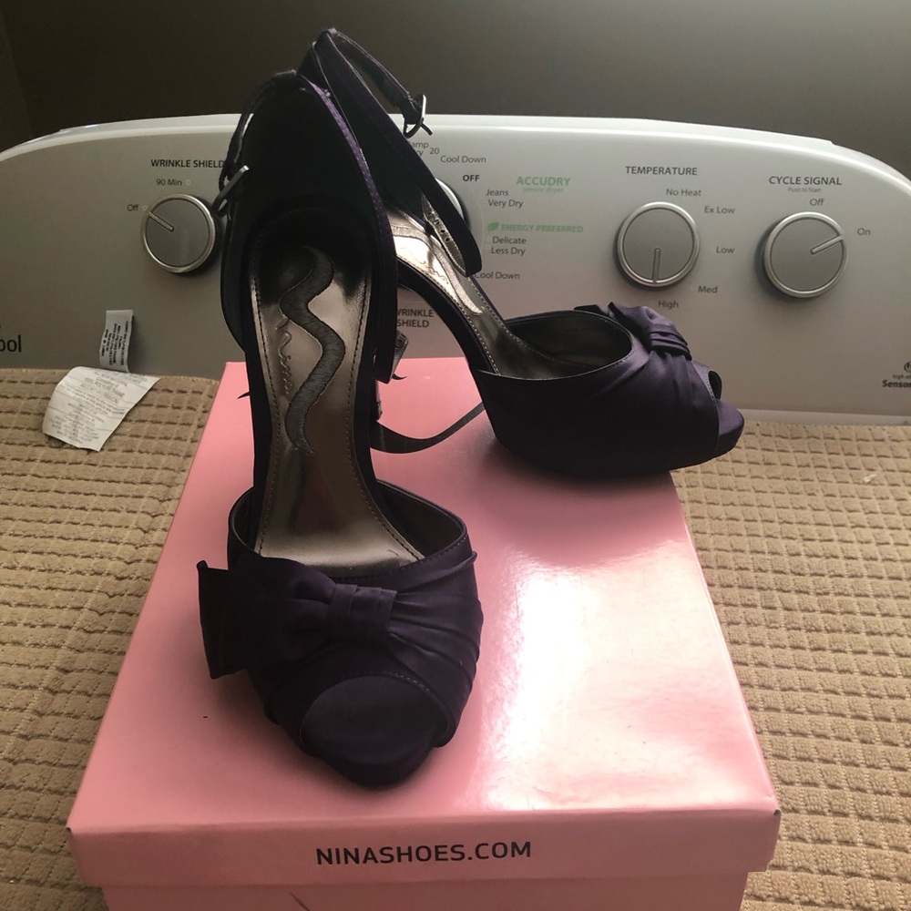 Nina purple size 6 heels